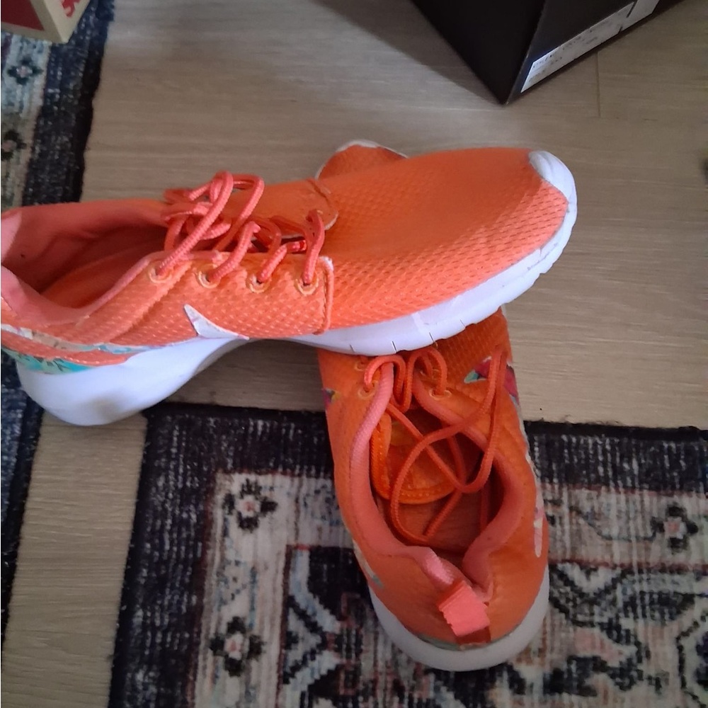 Nike Rosherun Women's Vibrant Orange Athletic Shoes